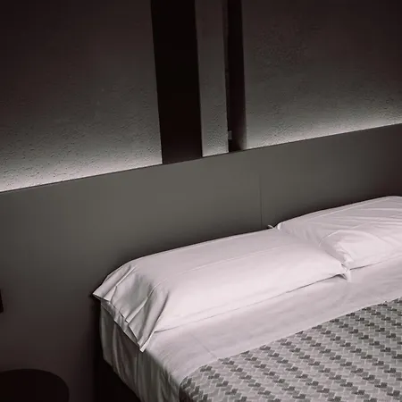 Nocleg ze śniadaniem Nova Relais Neapol